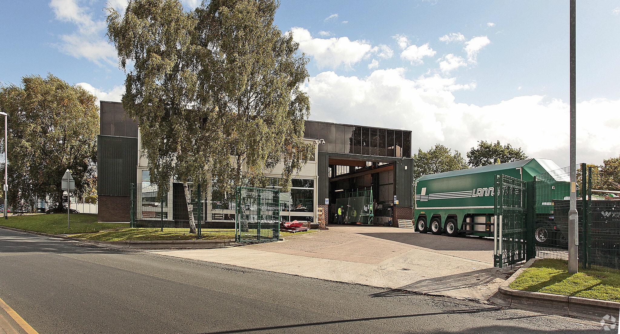 Floats Rd, Manchester for sale Primary Photo- Image 1 of 1