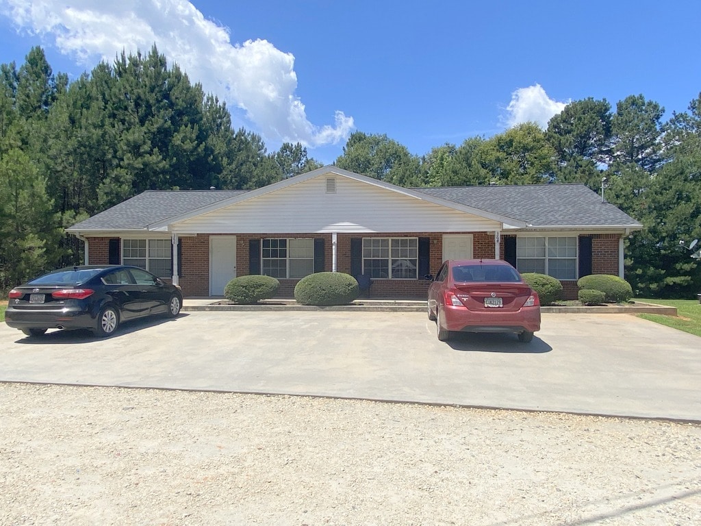 293366 Caudell Dr, Lavonia, GA 30553