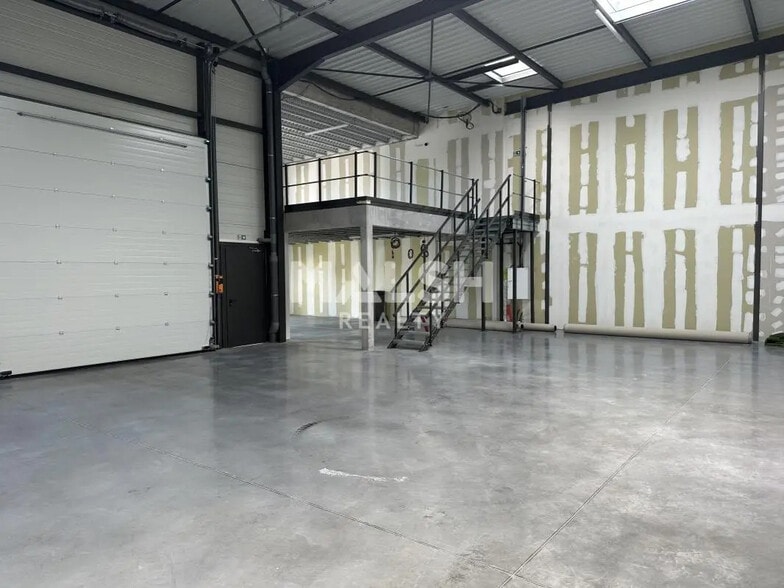 Office in Décines-Charpieu for lease - Interior Photo - Image 2 of 6