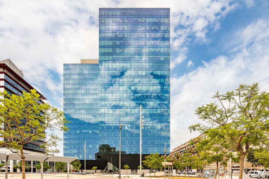 Passeig de la Zona Franca, 105, Barcelona, Barcelona for lease - Primary Photo - Image 1 of 36