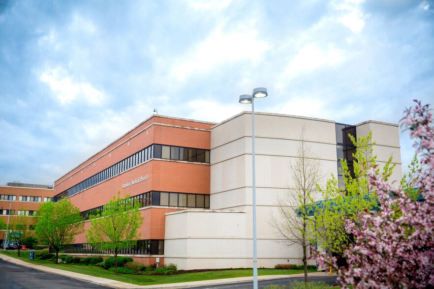 1705 E Broadway, Columbia, MO for lease - Building Photo - Image 3 of 5