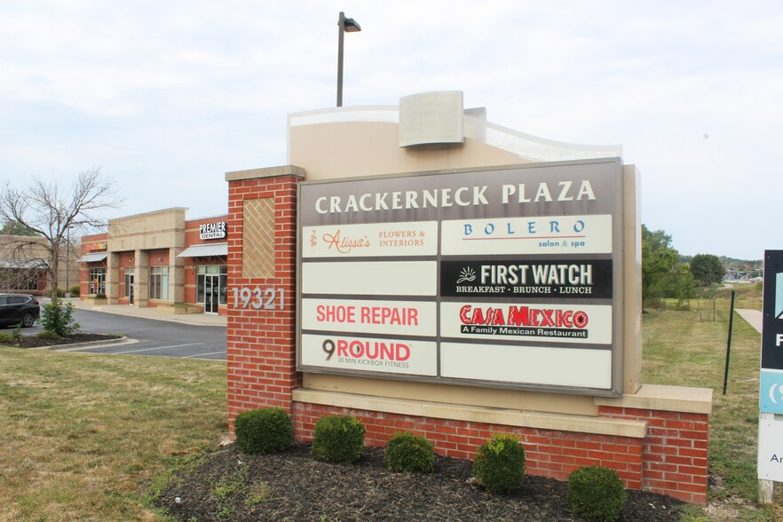 19321 E US Highway 40 Hwy, Independence, MO 64055 Crackerneck Plaza