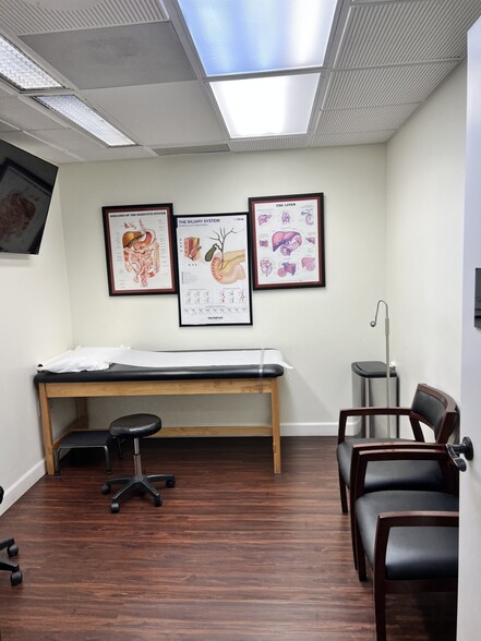 44215 15th St W, Lancaster, CA for lease - Building Photo - Image 2 of 66