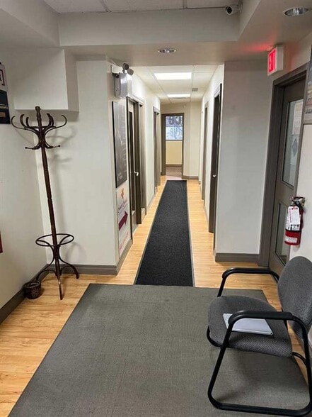 7 Westwinds Cres NE, Calgary, AB for lease - Interior Photo - Image 2 of 9