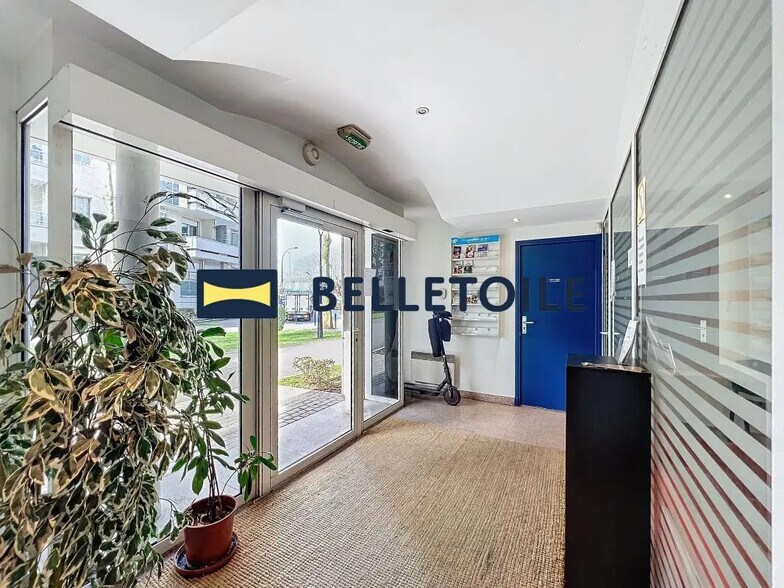 Office in Joinville-le-Pont for sale - Lobby - Image 2 of 24