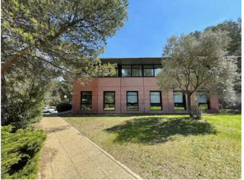 Office in Aix-en-Provence for lease - Building Photo - Image 2 of 13