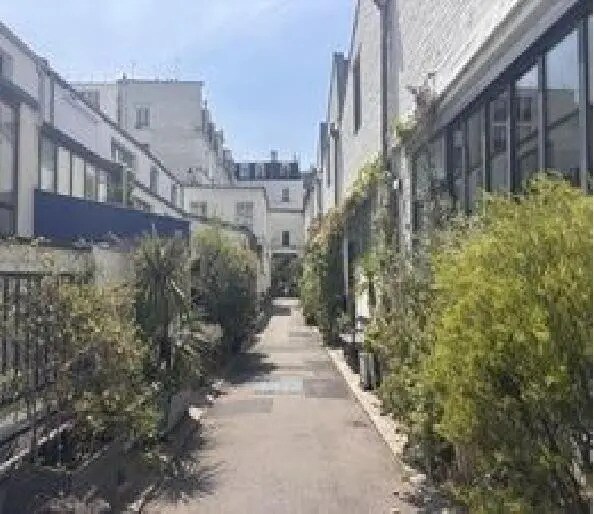 208 Rue Saint-Maur, Paris for lease - Building Photo - Image 1 of 14