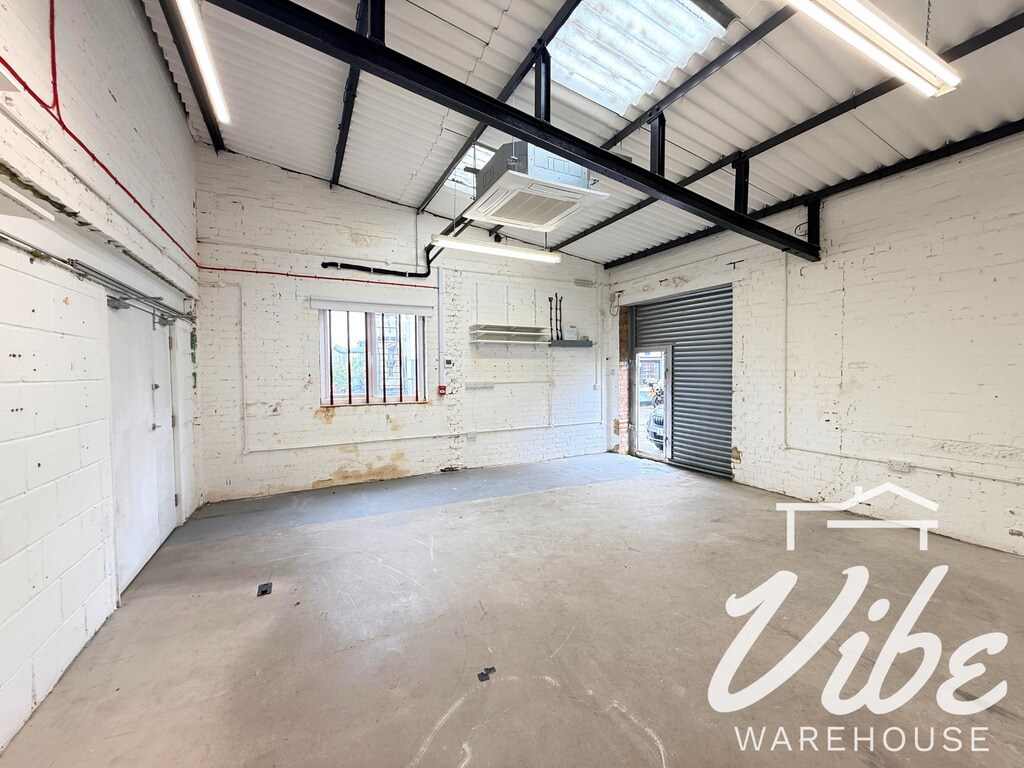 445 Wick Ln, London for lease Building Photo- Image 1 of 11