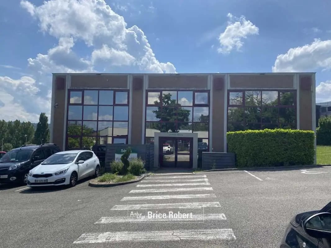 Office in L'Isle-d'Abeau for sale Building Photo- Image 1 of 12