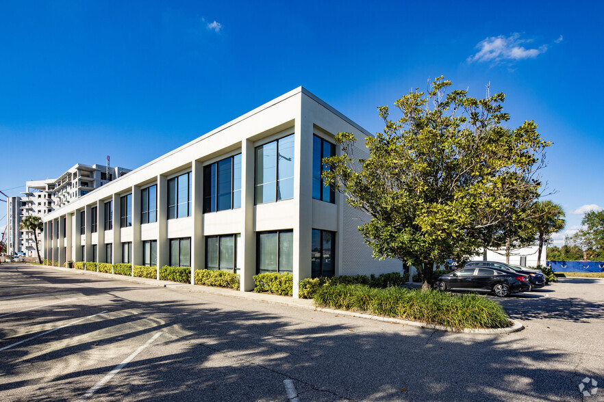 5440 Mariner St, Tampa, FL for lease - Building Photo - Image 2 of 9