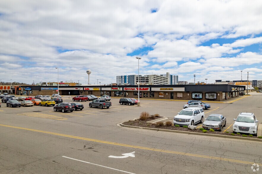 300 N Clippert St, Lansing, MI for sale - Primary Photo - Image 1 of 1