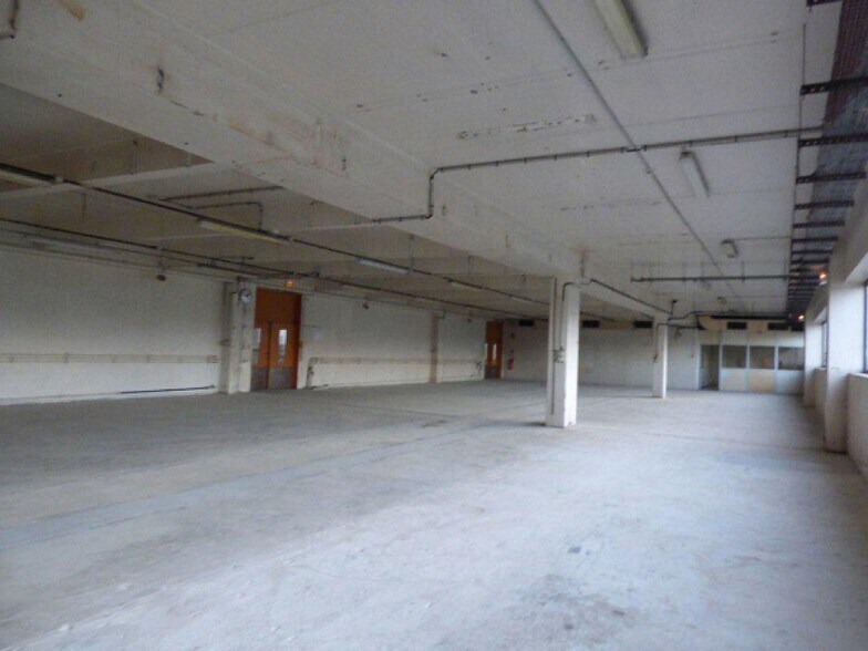 Flex in Brive-la-Gaillarde for lease - Interior Photo - Image 2 of 4