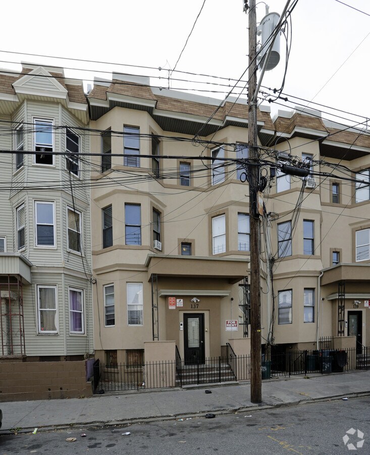 137 Wilkinson Ave, Jersey City, NJ 07305