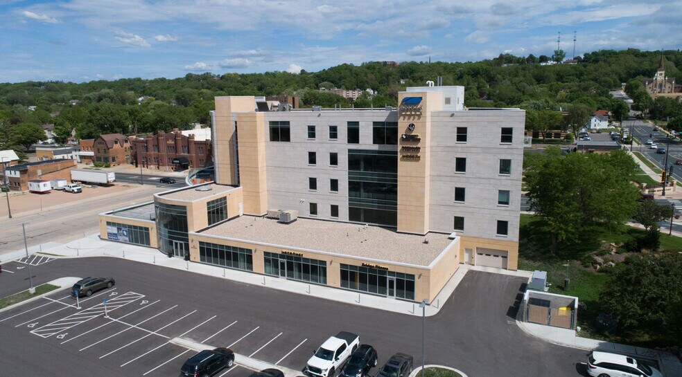 201 N Riverfront Dr, Mankato, MN for lease - Building Photo - Image 1 of 10