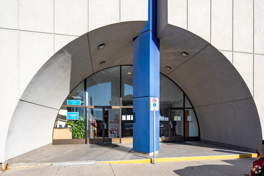 1110 Finch Ave W, Toronto, ON for lease - Building Photo - Image 3 of 5