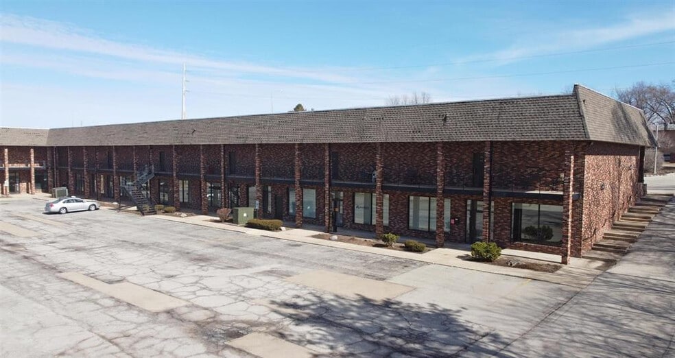 7501 N University St, Peoria, IL for lease - Building Photo - Image 2 of 18