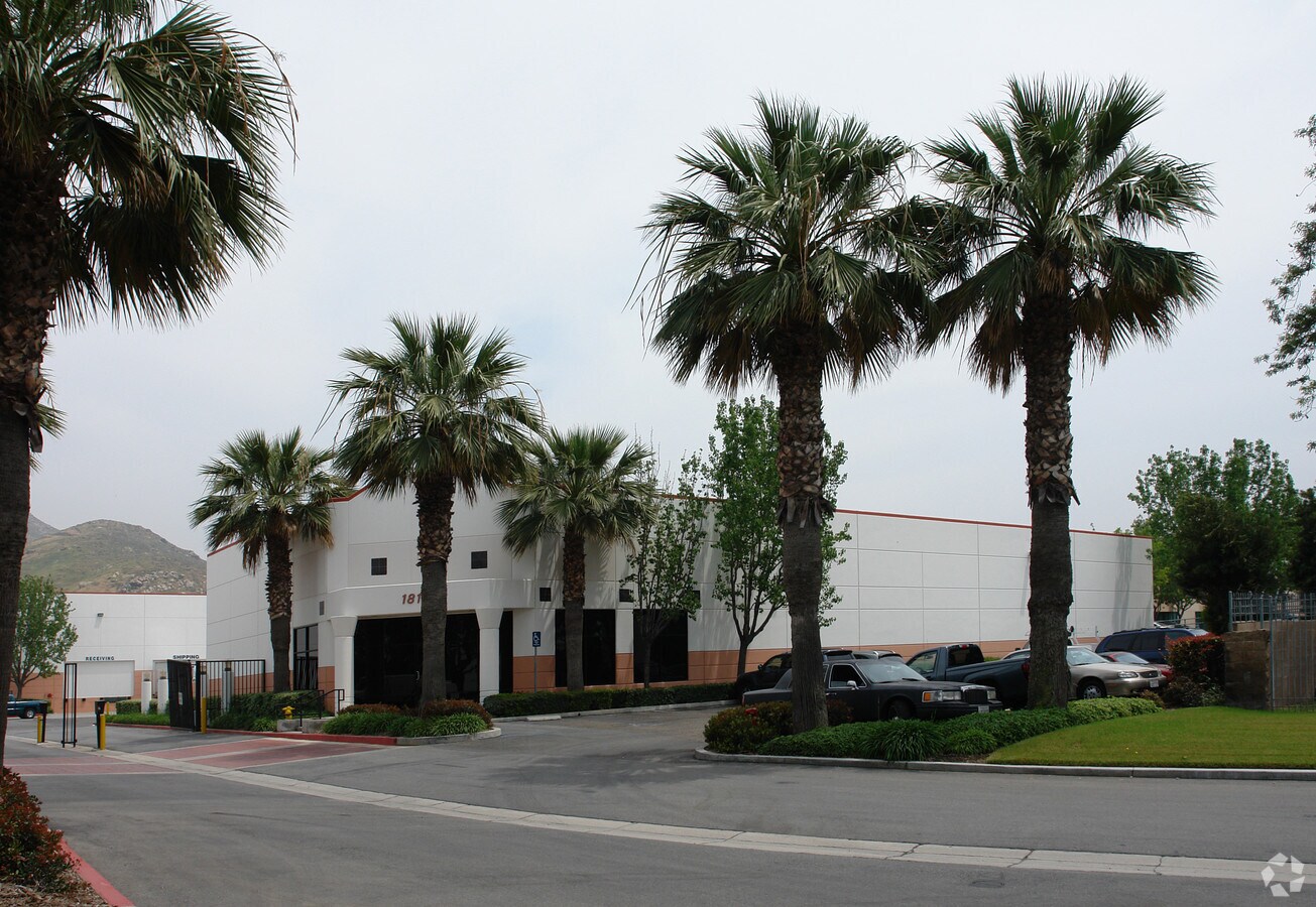 1810 Iowa Ave, Riverside, CA 92507