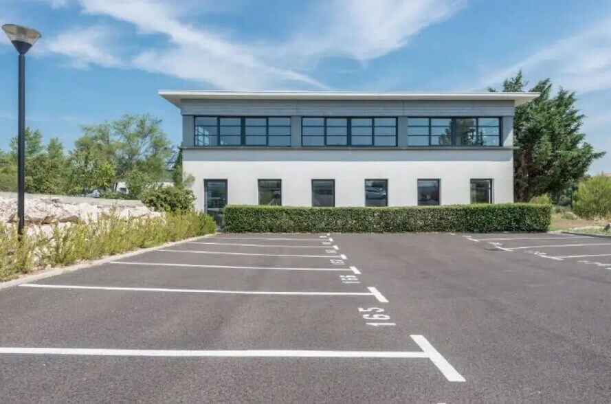 Office in Aix-en-Provence for lease - Building Photo - Image 2 of 3