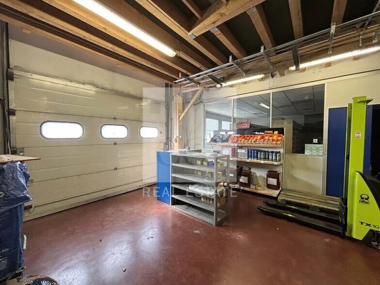 Flex in Saint-Quentin-Fallavier for lease - Interior Photo - Image 3 of 11