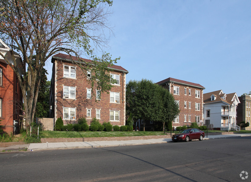 18 Lincoln St, New Britain, CT for sale - Primary Photo - Image 1 of 3