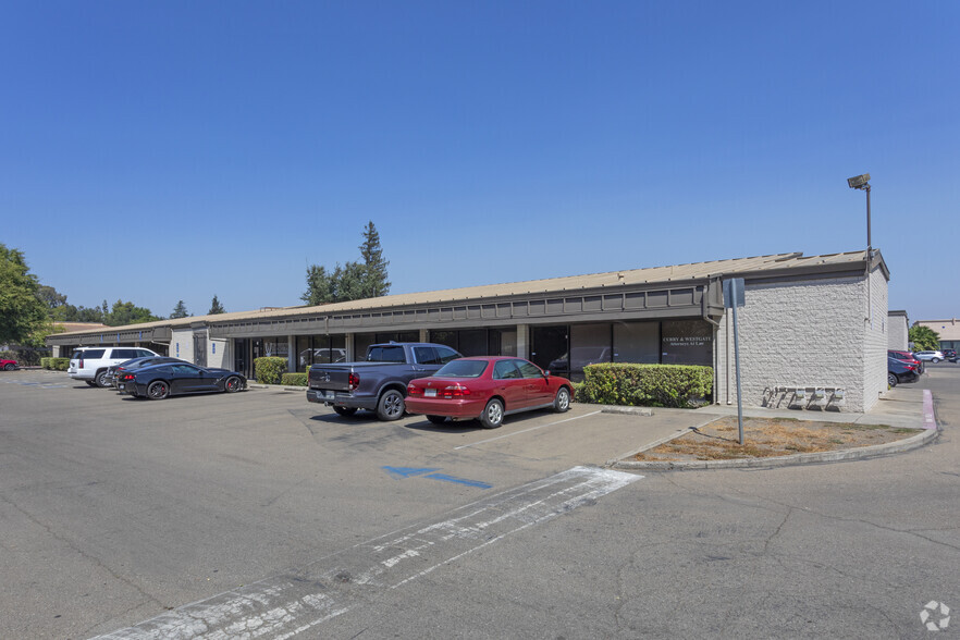 5637 N Pershing Ave, Stockton, CA for lease - Primary Photo - Image 3 of 14