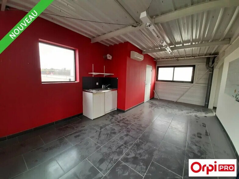 Retail in Valence for lease - Building Photo - Image 1 of 12