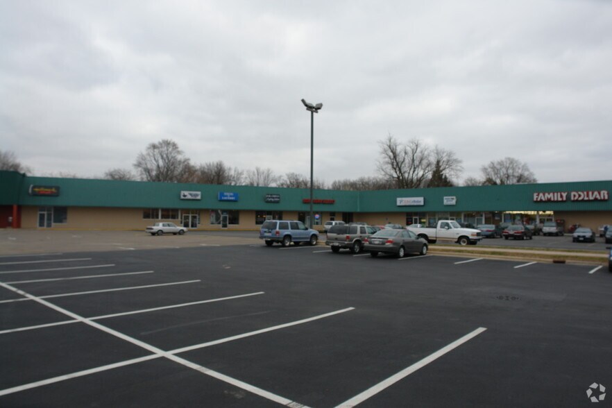 300-320 W Waupaca St, New London, WI for sale - Primary Photo - Image 1 of 1
