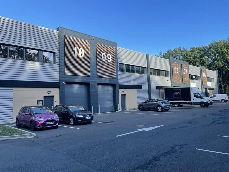 Industrial in Orvault for lease - Building Photo - Image 1 of 4