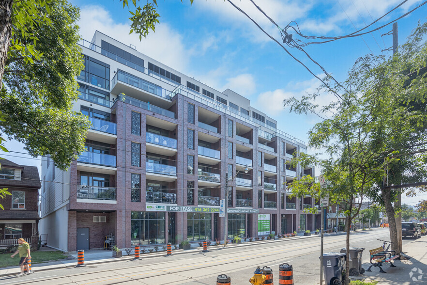 1333 Queen St E, Toronto, ON for lease - Primary Photo - Image 1 of 5