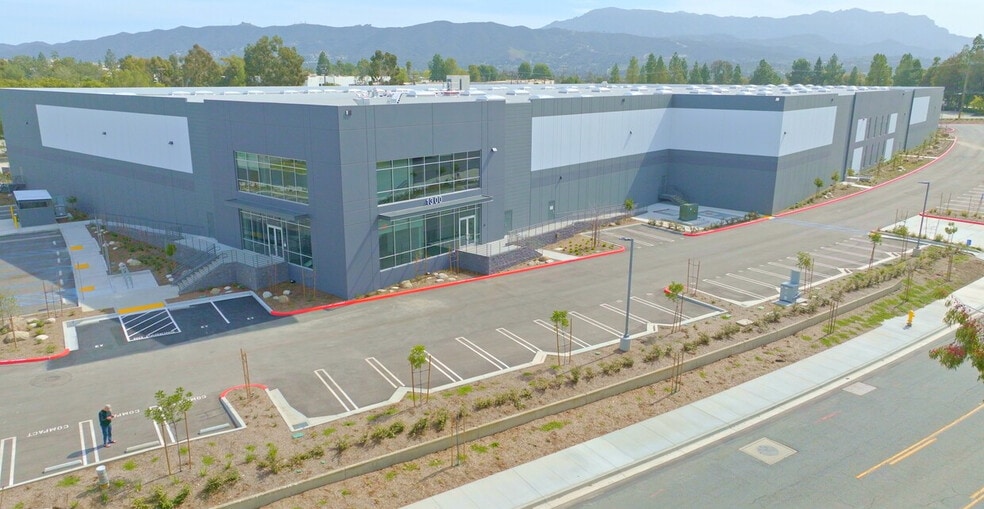 1300 Lawrence, Thousand Oaks, CA for lease - Building Photo - Image 2 of 17