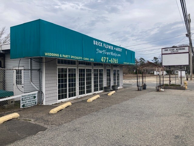 570 Mantoloking Rd, Brick, NJ for sale Primary Photo- Image 1 of 1