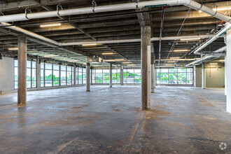 300 E 39th St, Kansas City, MO for lease Interior Photo- Image 2 of 9