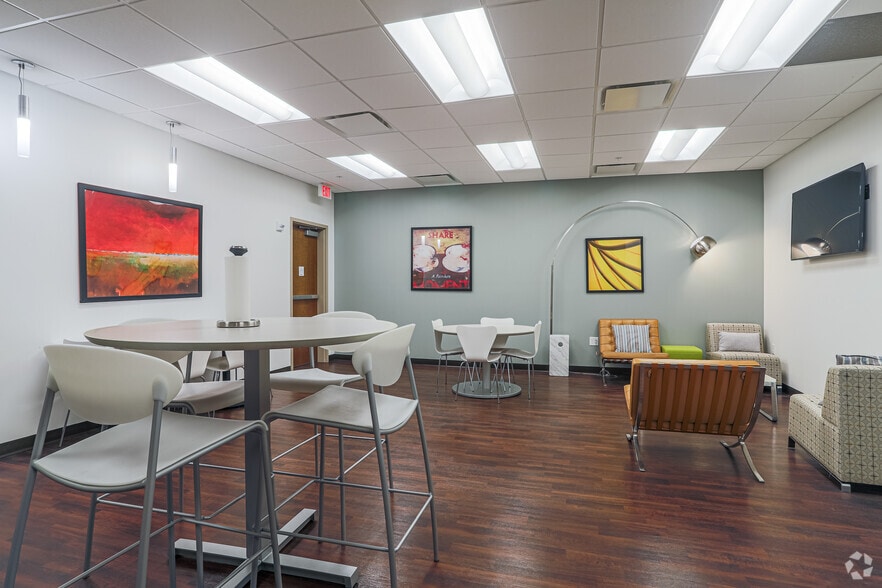 1251 N Eddy St, South Bend, IN for lease - Interior Photo - Image 3 of 11