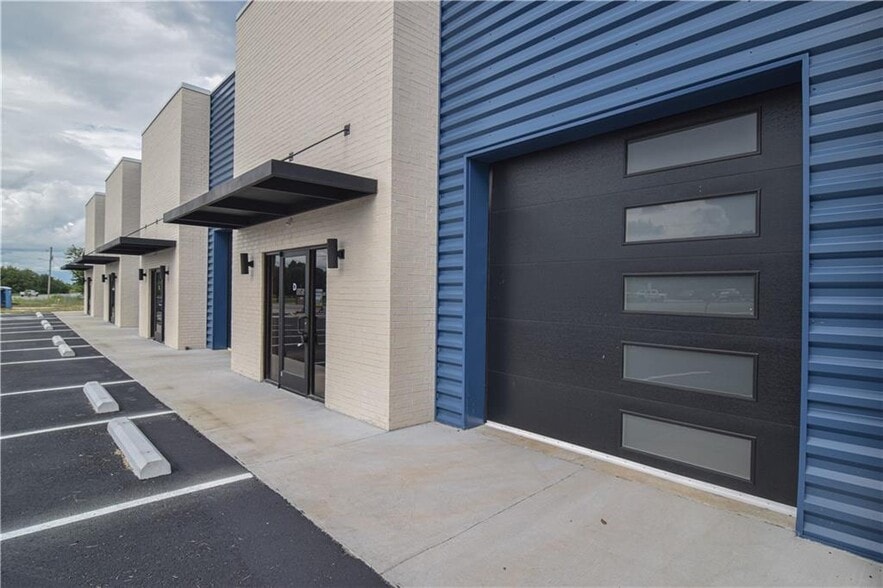 1005 N Bloomington St, Lowell, AR for sale - Building Photo - Image 3 of 8