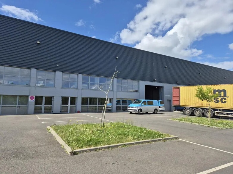 Flex in Noyal-Châtillon-sur-Seiche for lease - Building Photo - Image 2 of 17