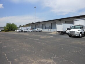 566-572-3 Appleyard dr, Tallahassee, FL for lease Building Photo- Image 2 of 6