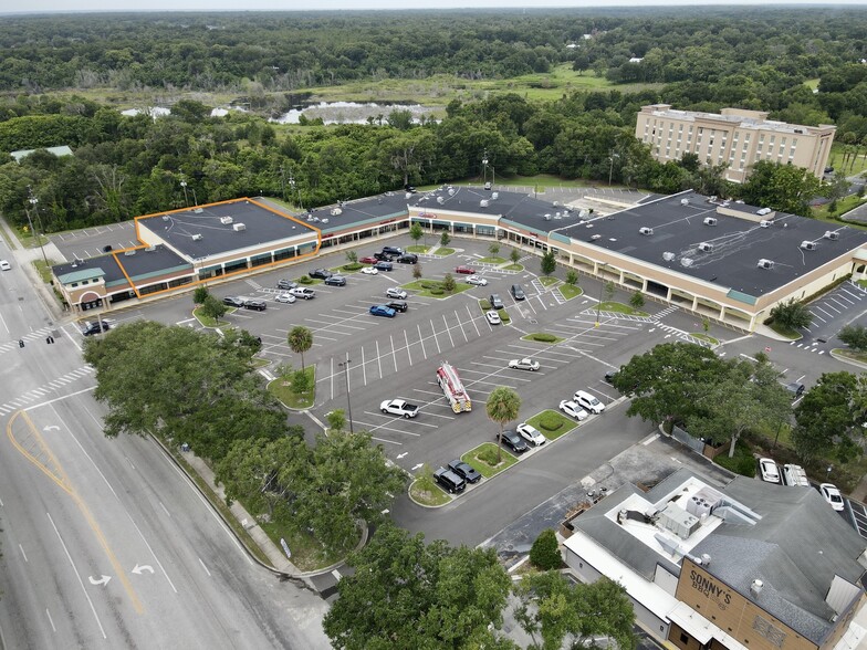 1588 N Woodland Blvd, Deland, FL for lease - Building Photo - Image 1 of 9