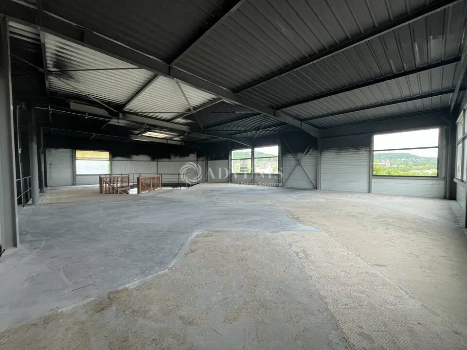 Retail in Fléville-devant-Nancy for lease Interior Photo- Image 1 of 9