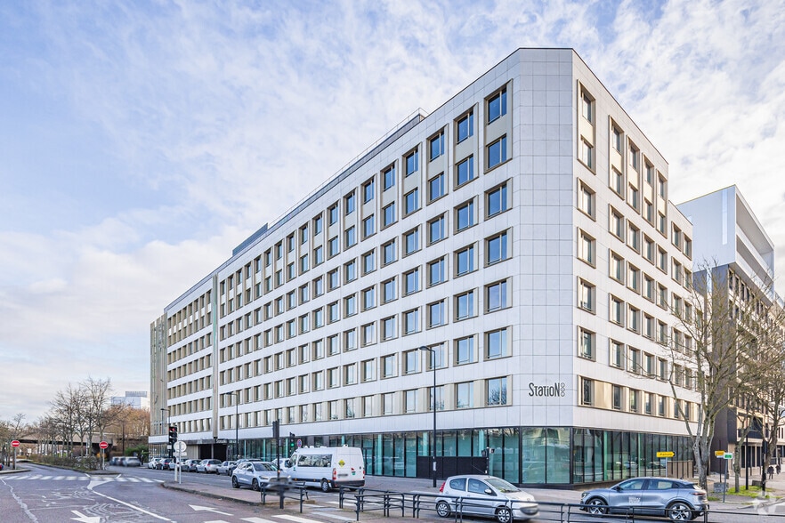 1 Avenue Des Prés, Montigny-le-Bretonneux for lease - Building Photo - Image 2 of 4