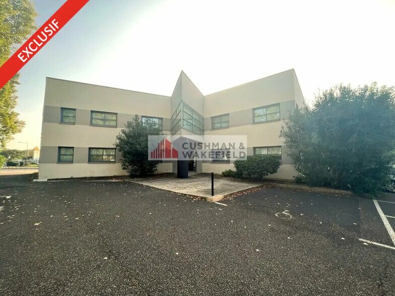 Office in Nîmes for lease - Building Photo - Image 1 of 3