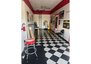 2016 W Foothill Blvd, Upland, CA for lease Interior Photo- Image 2 of 7