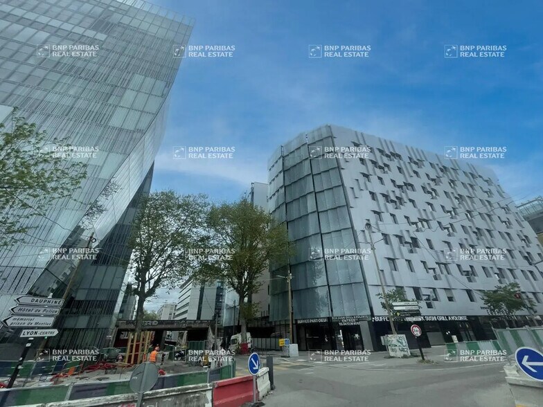 Office in Lyon for lease - Building Photo - Image 3 of 4