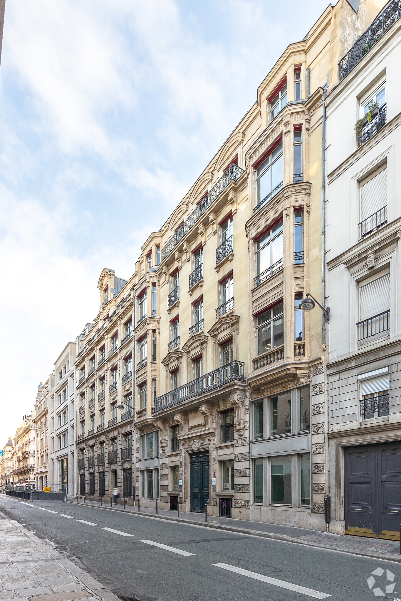 20-22 Rue Le Peletier, Paris for lease Primary Photo- Image 1 of 4