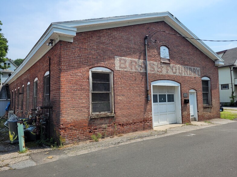 36 Pleasant St, Ansonia, CT 06401