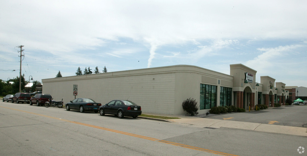 4820-4860 S 76th St, Greenfield, WI for lease - Building Photo - Image 2 of 10