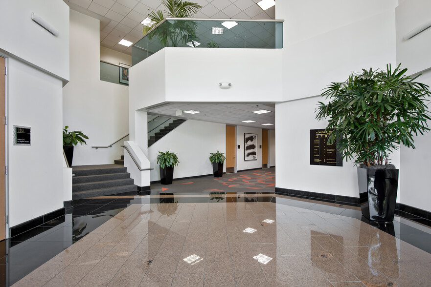 27001 Agoura Rd, Calabasas, CA for lease - Lobby - Image 2 of 7