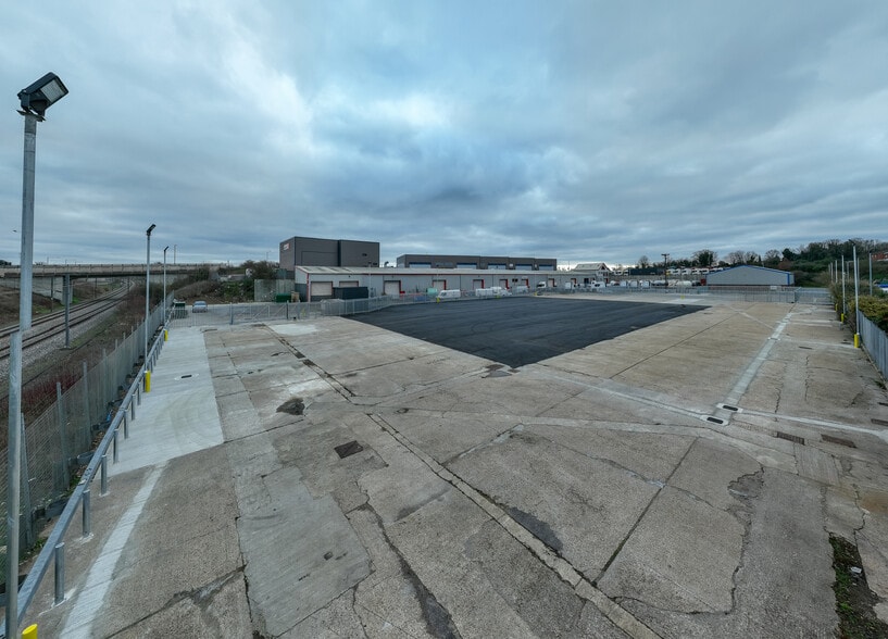 Botany Way, Purfleet for lease - Building Photo - Image 2 of 14