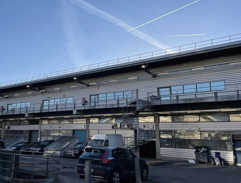 Office in Pantin for sale - Building Photo - Image 1 of 10