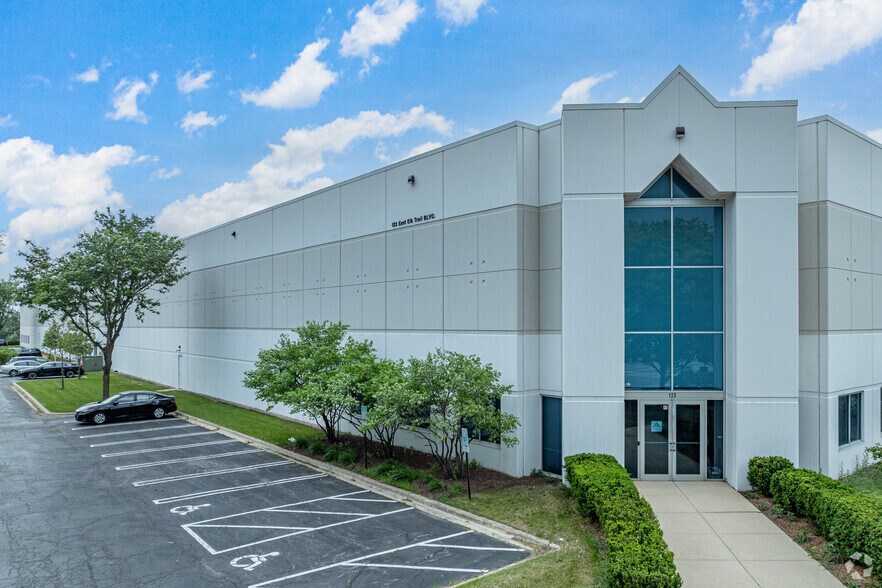 123-127 E Elk Trl, Carol Stream, IL for sale - Primary Photo - Image 1 of 1