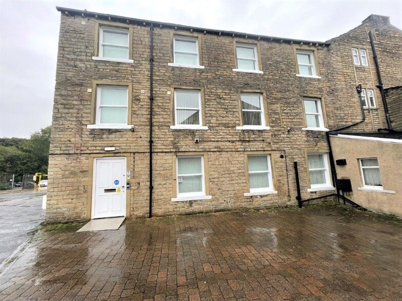 Fern Street St, Huddersfield for sale - Primary Photo - Image 1 of 1